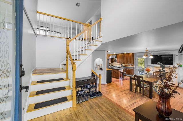 17 Brendella Court, Wallkill, NY 12589