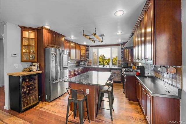 17 Brendella Court, Wallkill, NY 12589