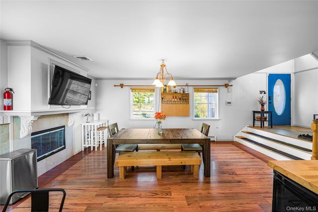 17 Brendella Court, Wallkill, NY 12589