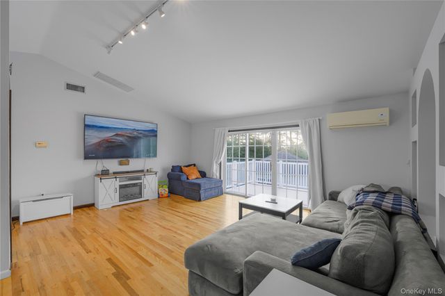 17 Brendella Court, Wallkill, NY 12589