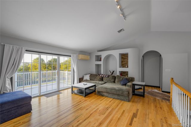 17 Brendella Court, Wallkill, NY 12589