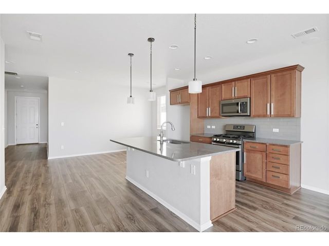 10526 Akron St, Commerce City, CO 80640