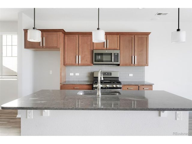 10526 Akron St, Commerce City, CO 80640