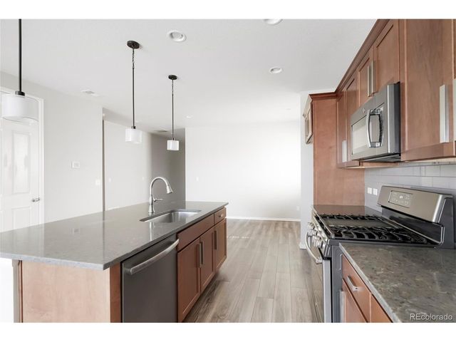 10526 Akron St, Commerce City, CO 80640