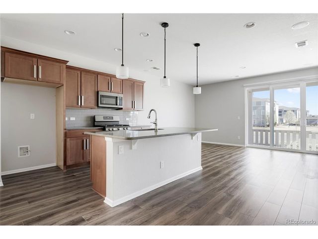 10526 Akron St, Commerce City, CO 80640