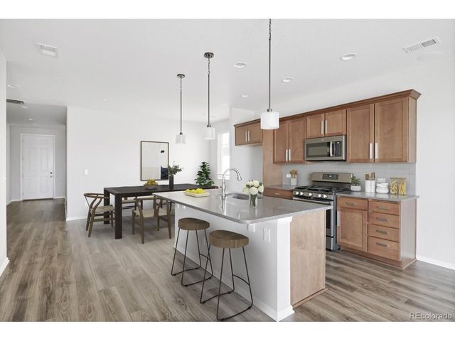 10526 Akron St, Commerce City, CO 80640