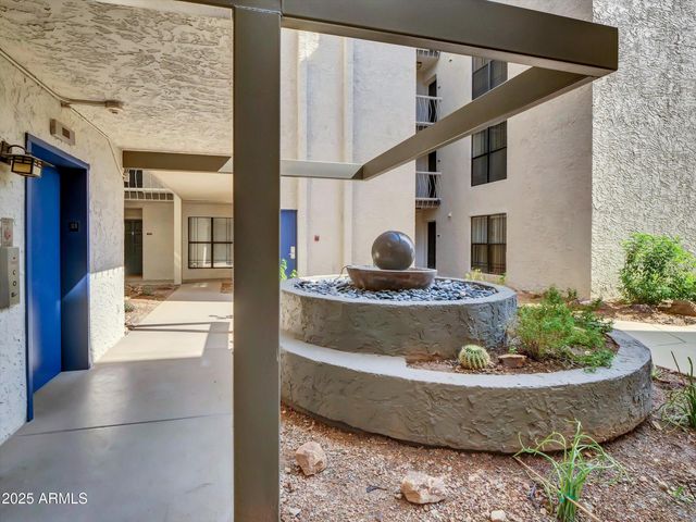 5122 N 31st Way 221, Phoenix, AZ 85016