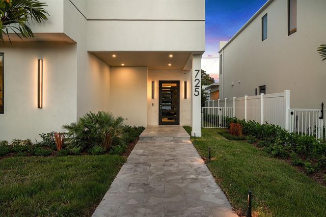 725 SE 4th Avenue, Delray Beach, FL 33483