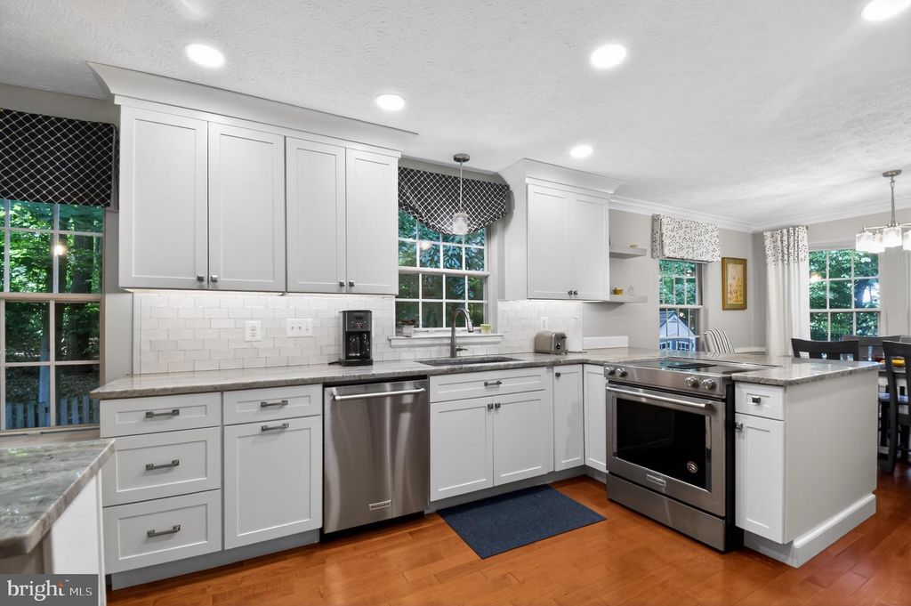 Image 6 of property listing at 1688 PATRICE CIR, Crofton, MD 21114