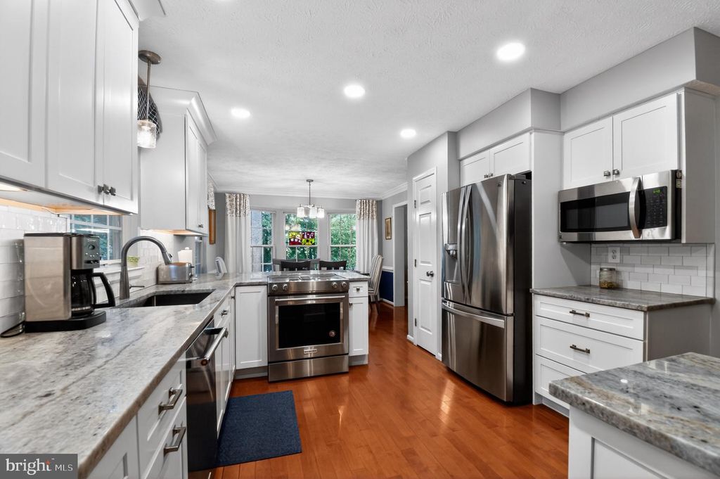 Image 7 of property listing at 1688 PATRICE CIR, Crofton, MD 21114
