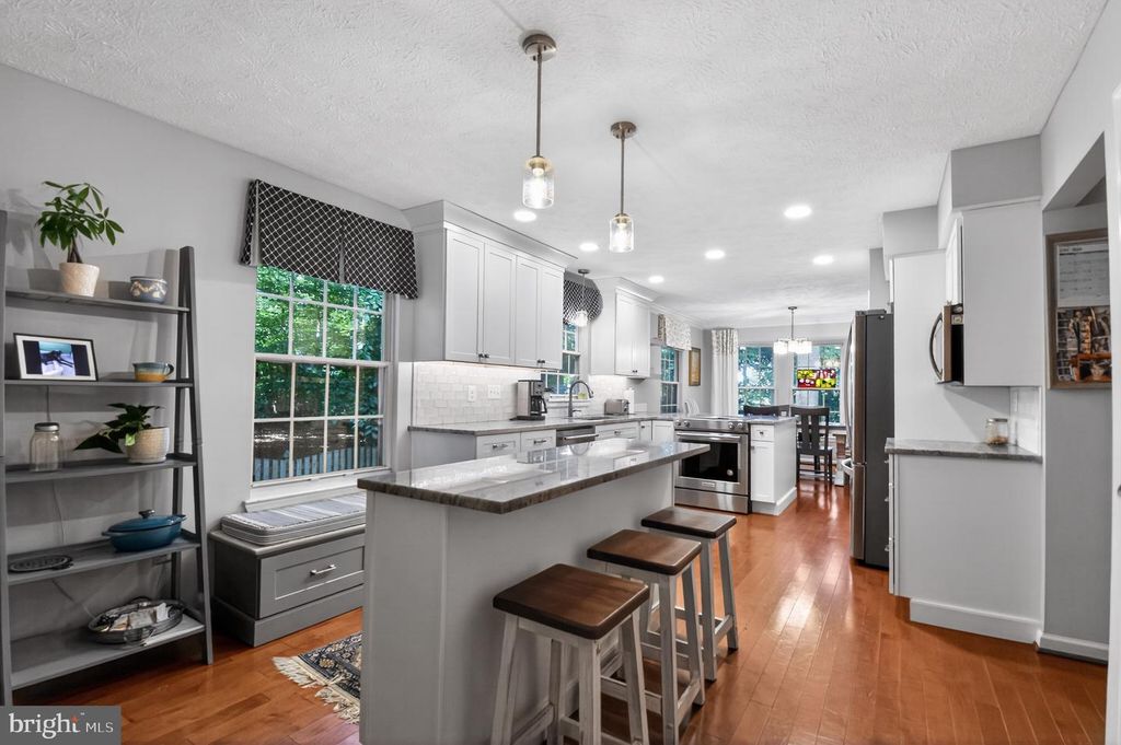 Image 8 of property listing at 1688 PATRICE CIR, Crofton, MD 21114