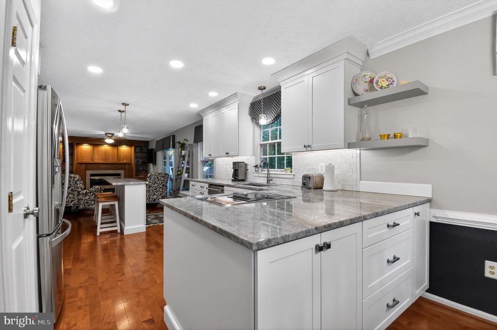 Image 9 of property listing at 1688 PATRICE CIR, Crofton, MD 21114