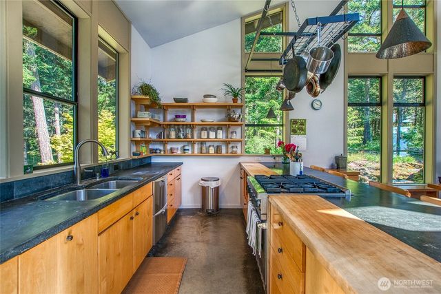 808 Pioneer Hill Road, Orcas Island, WA 98279
