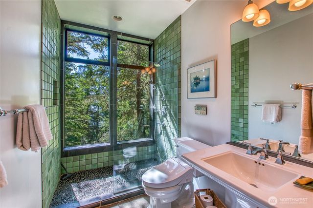 808 Pioneer Hill Road, Orcas Island, WA 98279