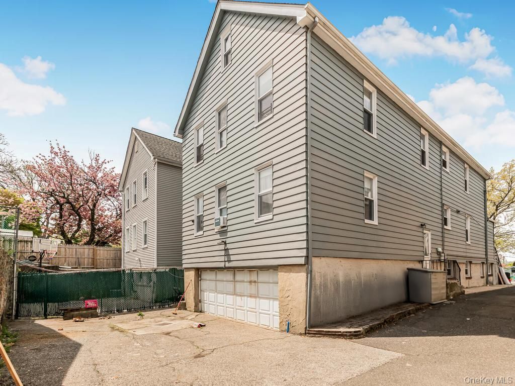 18 Lindsey Street, Yonkers, NY 10704 — photo 2