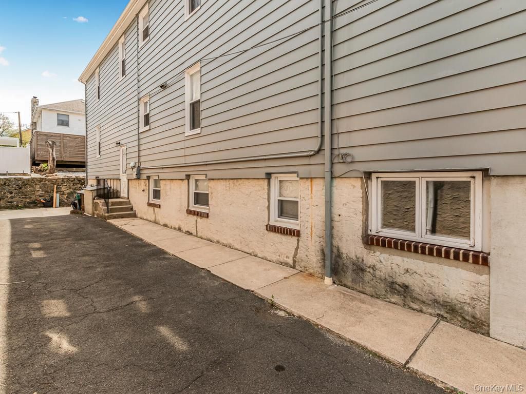 18 Lindsey Street, Yonkers, NY 10704 — photo 3