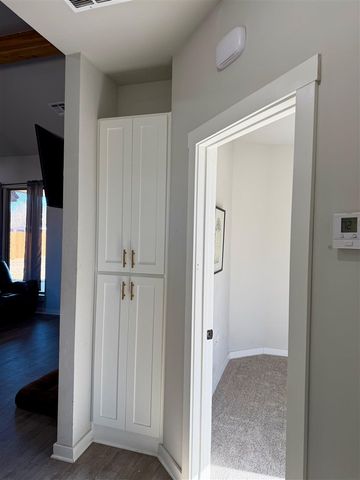 433 N Creekside Dr, Cache, OK 73527