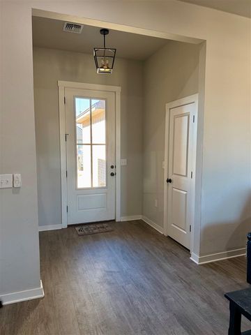 433 N Creekside Dr, Cache, OK 73527