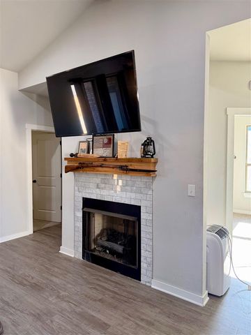 433 N Creekside Dr, Cache, OK 73527