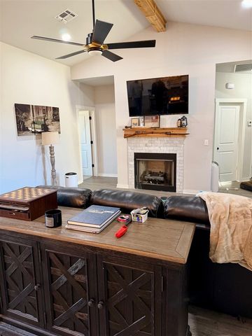 433 N Creekside Dr, Cache, OK 73527