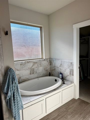 433 N Creekside Dr, Cache, OK 73527