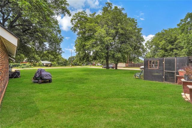 201 S Park Road, Hobart, OK 73651