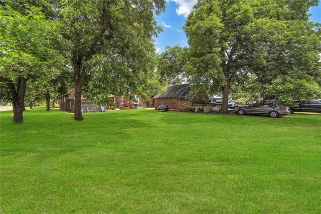 201 S Park Road, Hobart, OK 73651