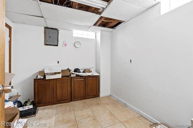 6118 Amboy Street, Dearborn Heights, MI 48127