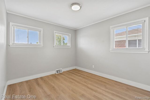 6118 Amboy Street, Dearborn Heights, MI 48127