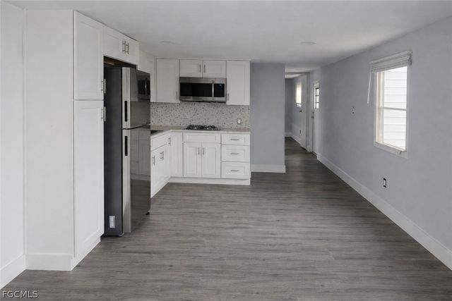 806 Homefolks ST, North Fort Myers, FL 33917