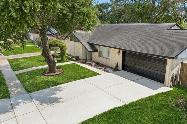 5811 Birchmont Drive, Houston, TX 77092