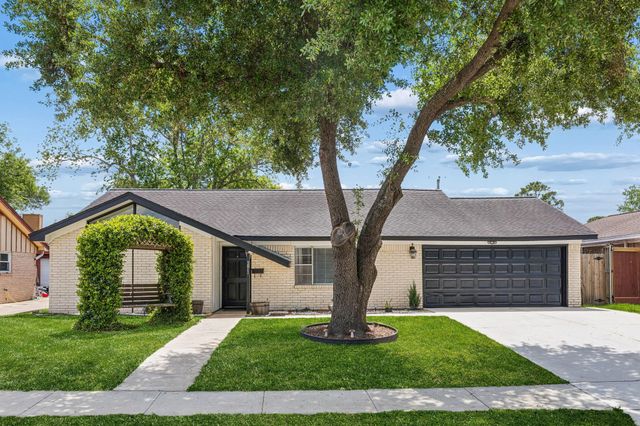5811 Birchmont Drive, Houston, TX 77092
