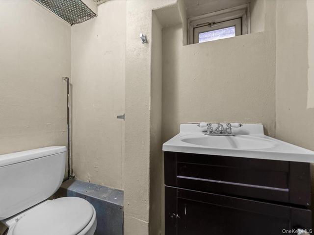 102-34 Van Wyck Expressway S, Richmond Hill S., NY 11419
