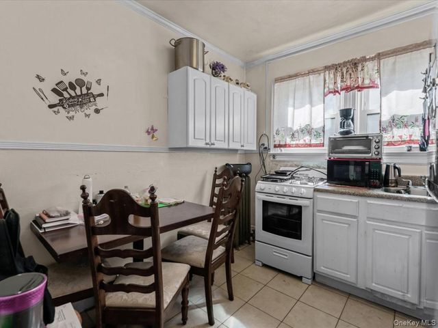 102-34 Van Wyck Expressway S, Richmond Hill S., NY 11419