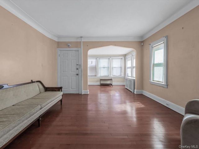 102-34 Van Wyck Expressway S, Richmond Hill S., NY 11419