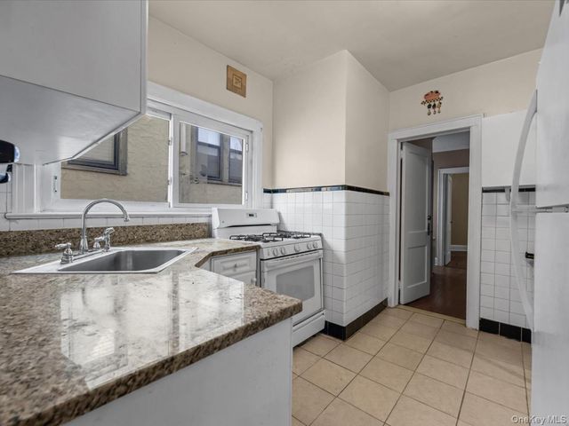 102-34 Van Wyck Expressway S, Richmond Hill S., NY 11419