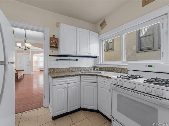 102-34 Van Wyck Expressway S, Richmond Hill S., NY 11419