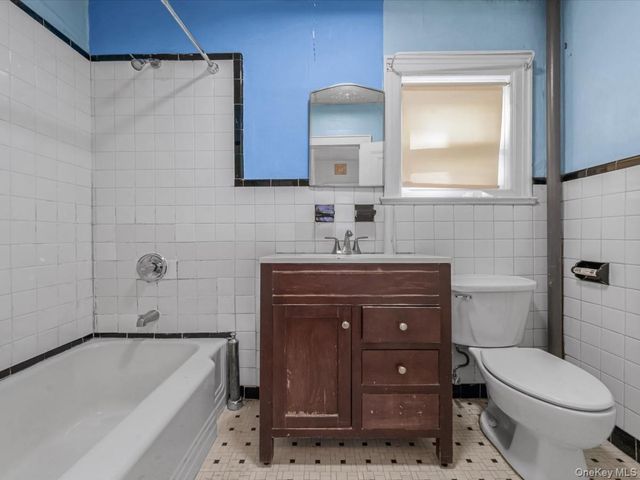 102-34 Van Wyck Expressway S, Richmond Hill S., NY 11419