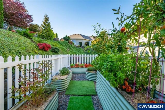 1832 Cascade Heights Dr NW, Albany, OR 97321