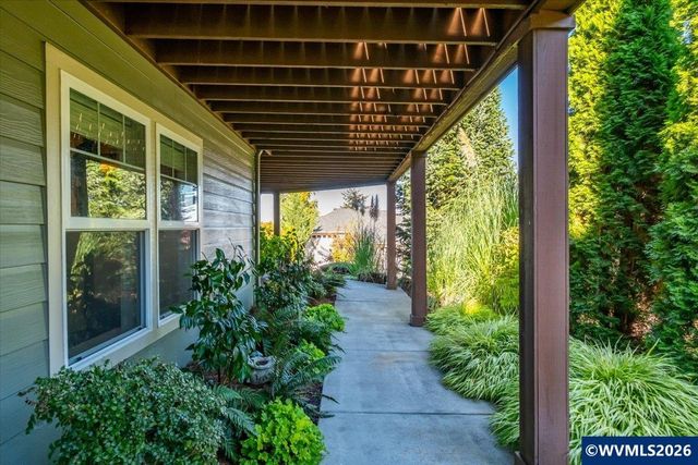 1832 Cascade Heights Dr NW, Albany, OR 97321