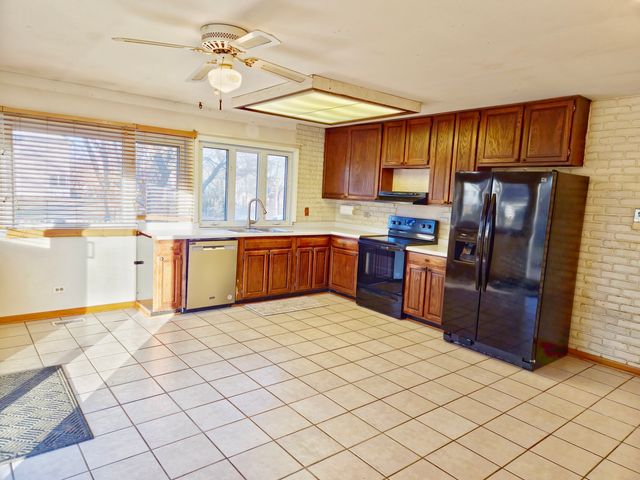 5882 Concord Court, Hanover Park, IL 60133