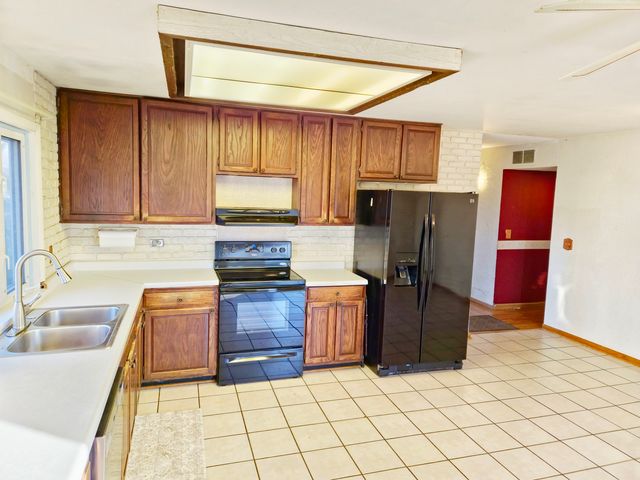 5882 Concord Court, Hanover Park, IL 60133