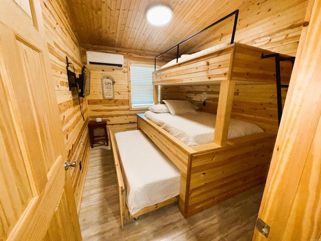 894 Vaughn Road, Glenwood, AR 71943