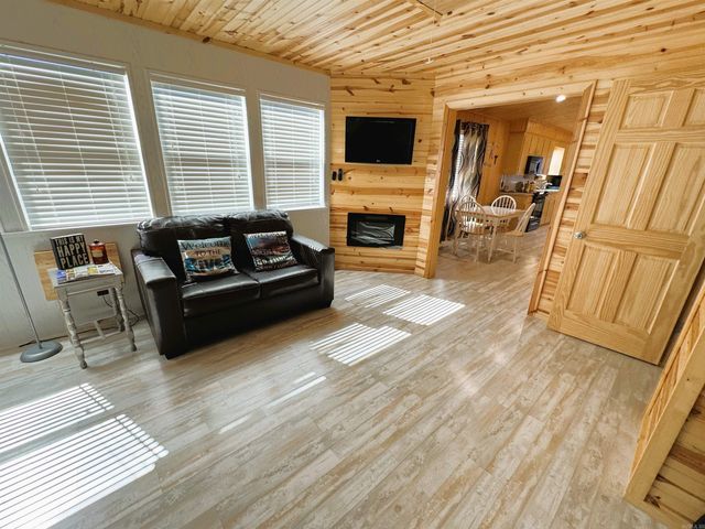 894 Vaughn Road, Glenwood, AR 71943