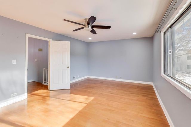 637 Bridgeview Point, Schaumburg, IL 60194