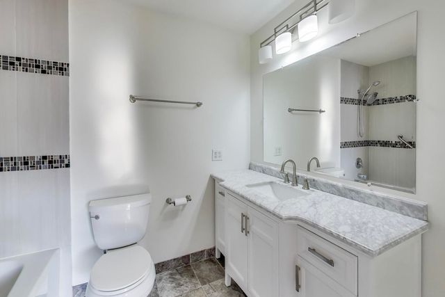 637 Bridgeview Point, Schaumburg, IL 60194