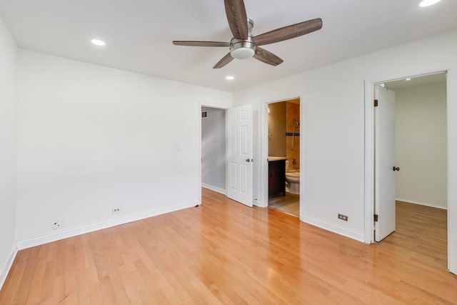 637 Bridgeview Point, Schaumburg, IL 60194