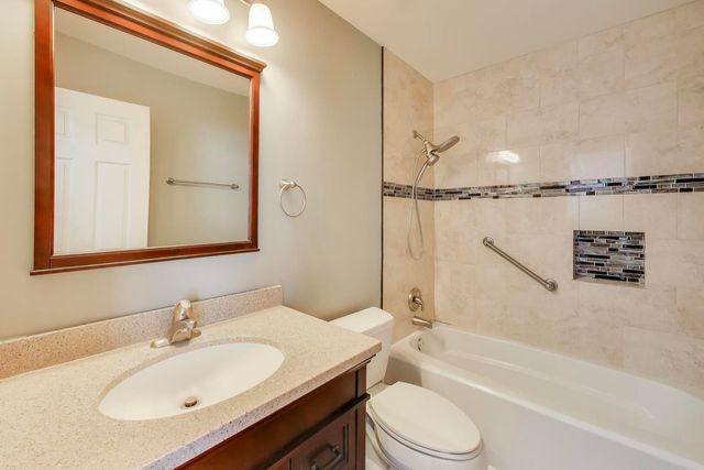 637 Bridgeview Point, Schaumburg, IL 60194