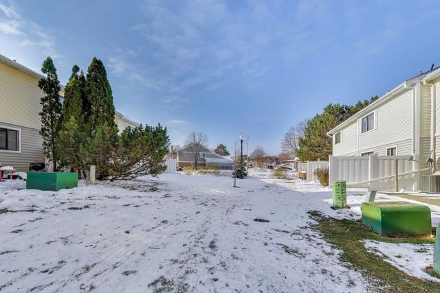 637 Bridgeview Point, Schaumburg, IL 60194