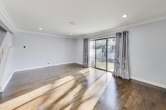 637 Bridgeview Point, Schaumburg, IL 60194